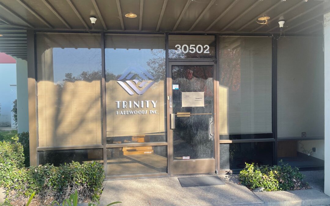 Hayward, CA – Trinity Hardware Gets Vinyl Window Graphics for Branding their Space!