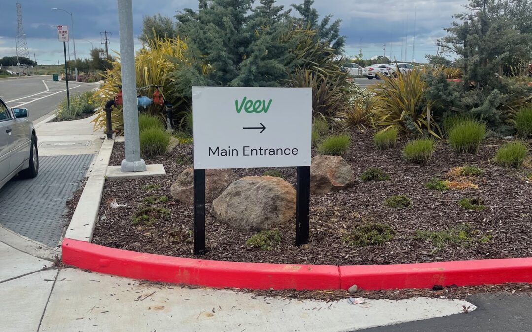 Hayward, CA – New Post & Panel Sign Will Help Client with Wayfinding Problems!